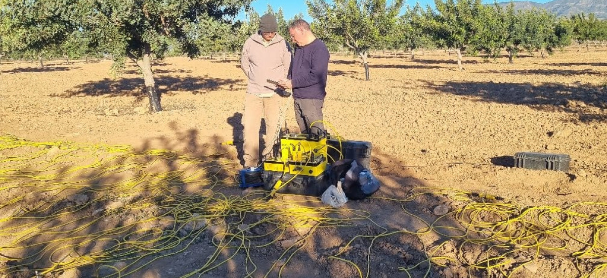 Técnicas geofísicas de alta resolución para optimizar el ahorro de agua en arbolado de la Región